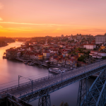 Cruzeiro privado ao entardecer no Douro